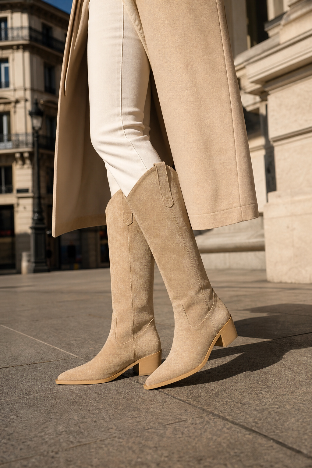 Bottes Santiags Hautes en Daim Beige à Bout Pointu – Image 3