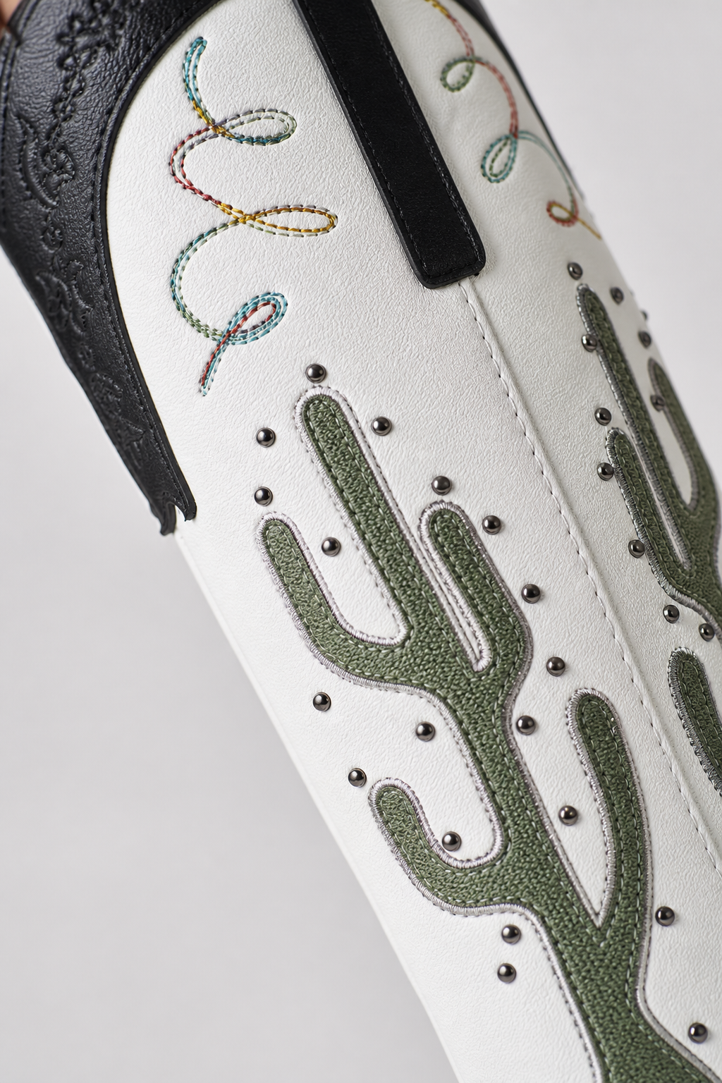 Bottes Santiags Blanches et Noires à Motifs Cactus – Image 6