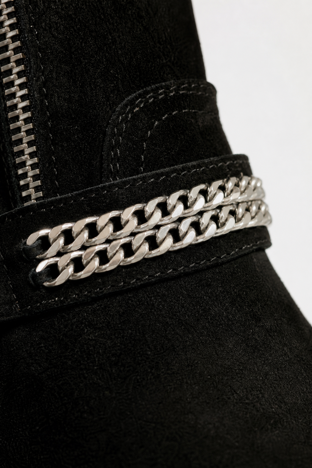 Bottines en Daim Noir à Chaîne et Harnais – Image 6