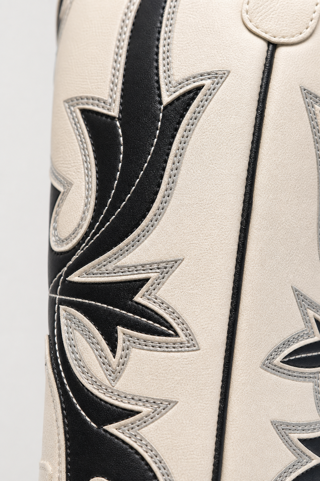 Bottes Santiags en Suédine Crème à Broderies Noires – Image 6