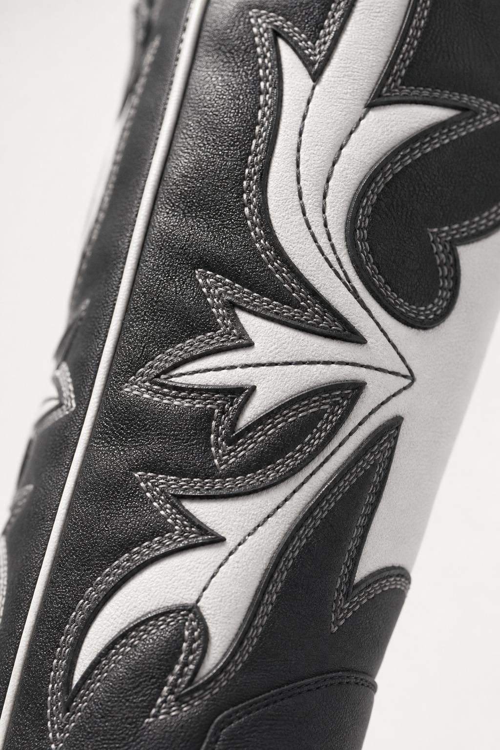 Bottes de Cowboy Bicolores Noir et Blanc Brodées – Image 6