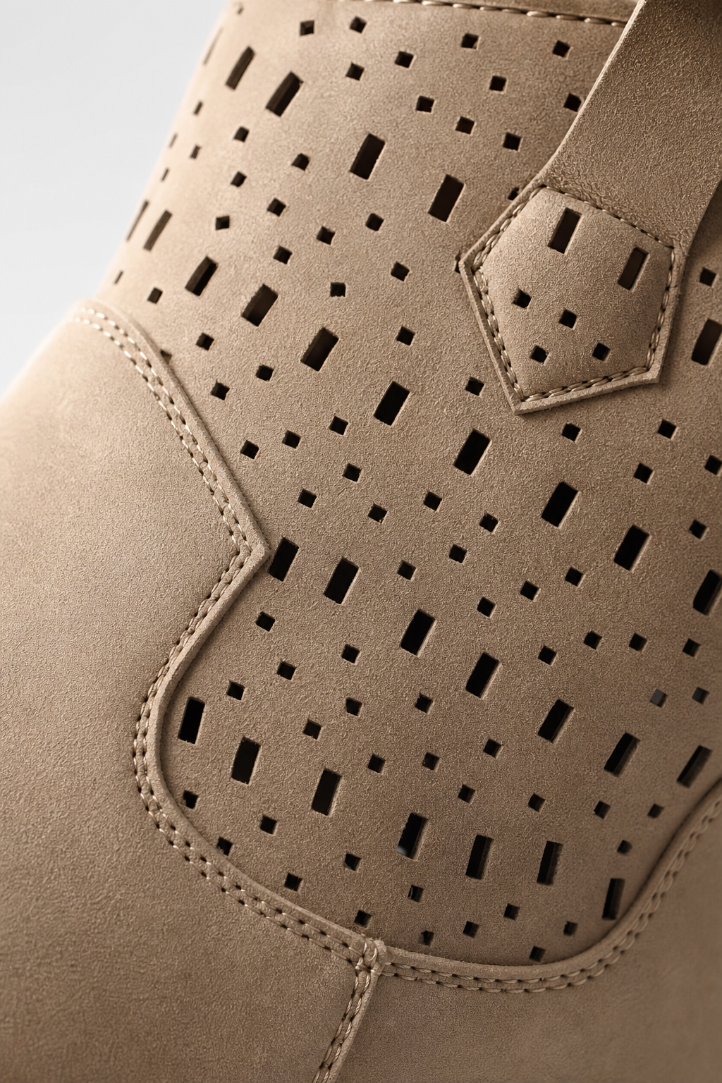 Bottines Taupe Perforées à Bout Pointu – Image 6