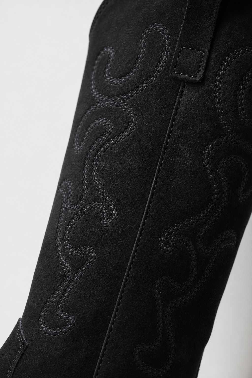 Bottes Santiags en Effet Daim Noir Brodées à Talon Carré – Image 6
