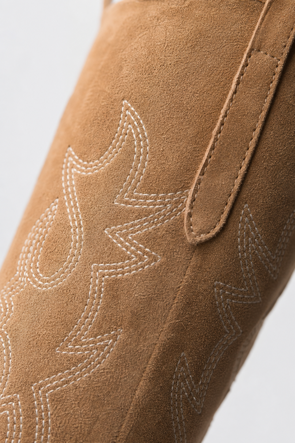 Bottes Santiags en Effet Daim Camel à Motifs Brodés – Image 6