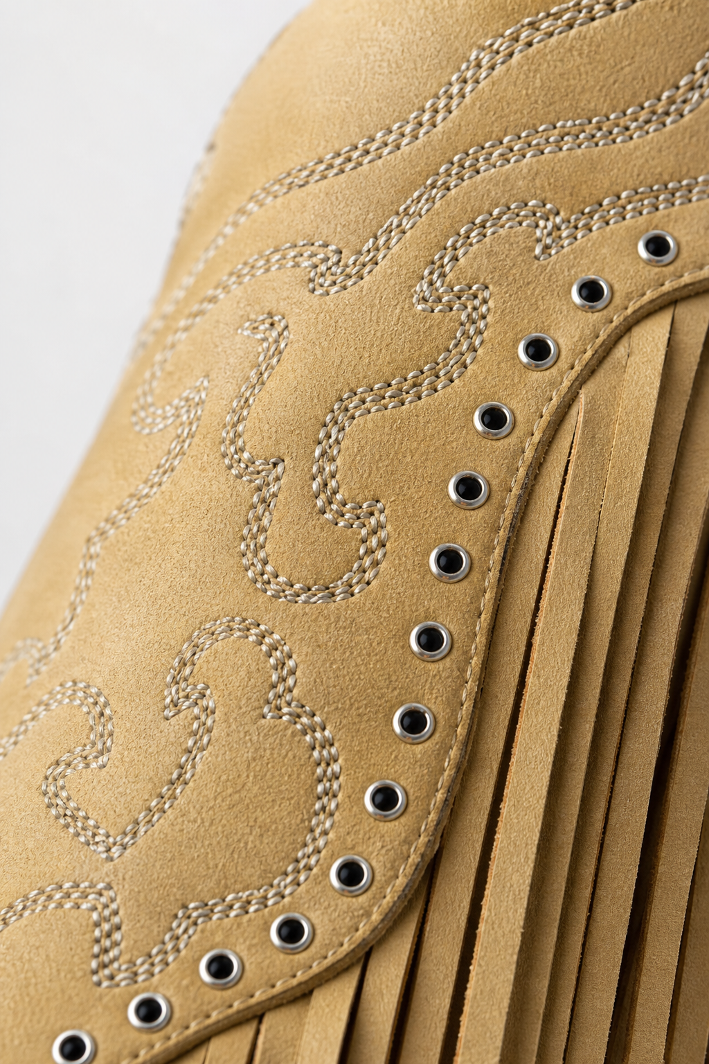 Bottes Santiags en Effet Daim Beige à Franges et Clous – Image 6