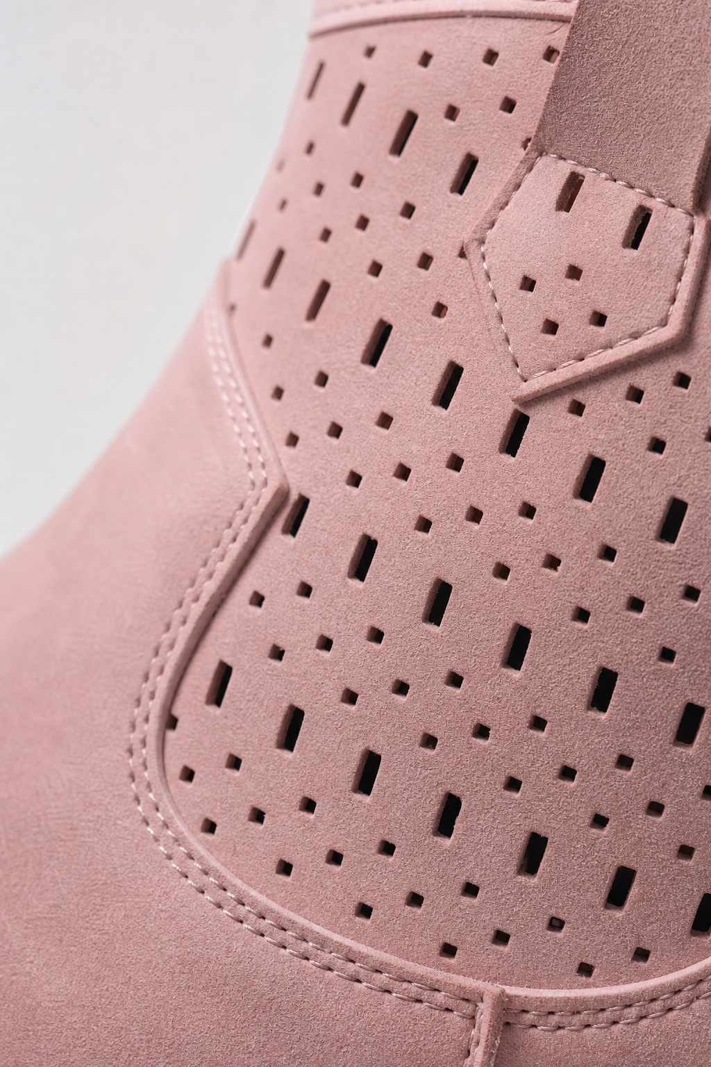 Bottines Western en Effet Daim Rose Poudré Perforées – Image 6