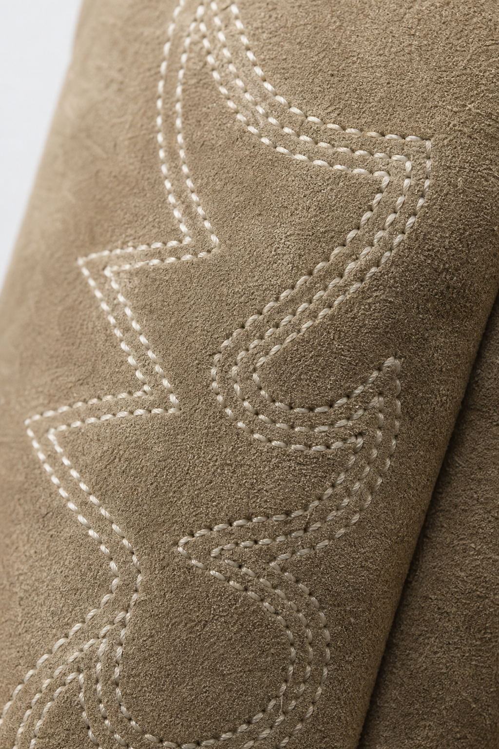 Santiags Hautes en Effet Daim Taupe Brodées – Image 6