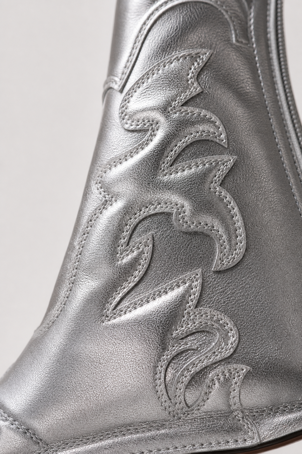 Bottes Santiags Argentées Métallisées à Broderies – Image 6